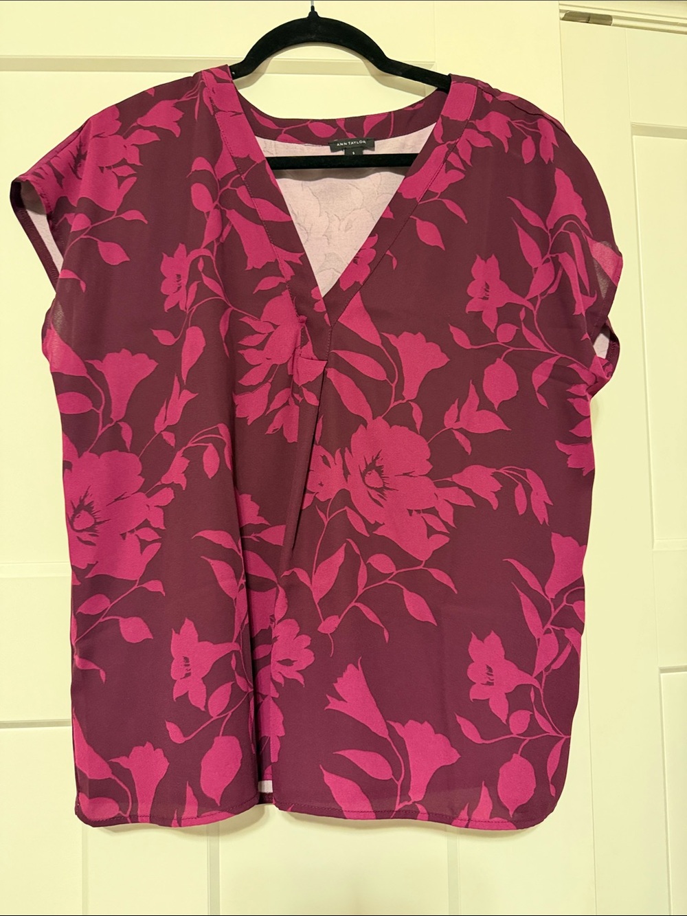 Ann Taylor Plum and Magenta Floral V-Neck Blouse